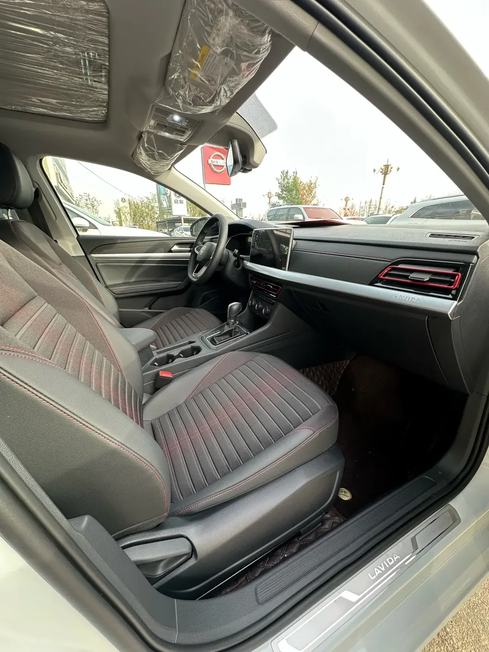 Volkswagen Lavida 300TSI DSG Starry Sky Edition 2024 — миниатюра 4