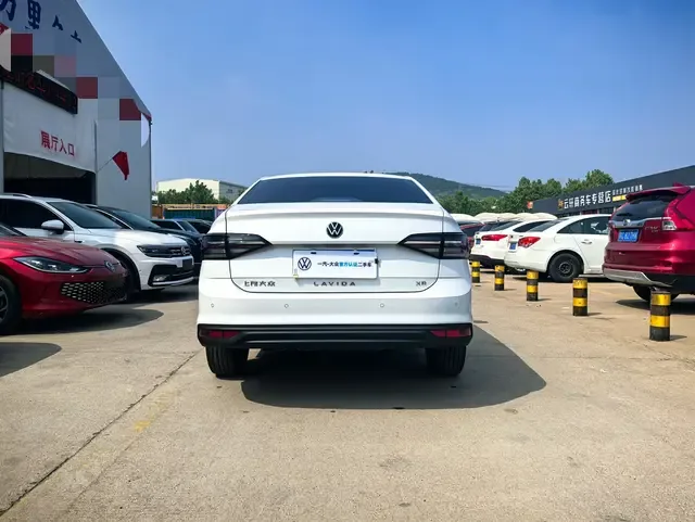 Volkswagen Lavida Lavida 2025 New 1.5L Outstanding New Edition 2025 — миниатюра 2