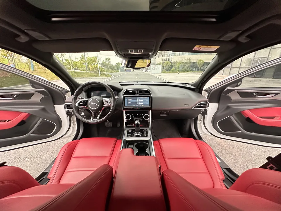 Jaguar XEL XEL 2022 2.0T 250PS R-DYNAMIC S aggressive sports version 2022 — миниатюра 3