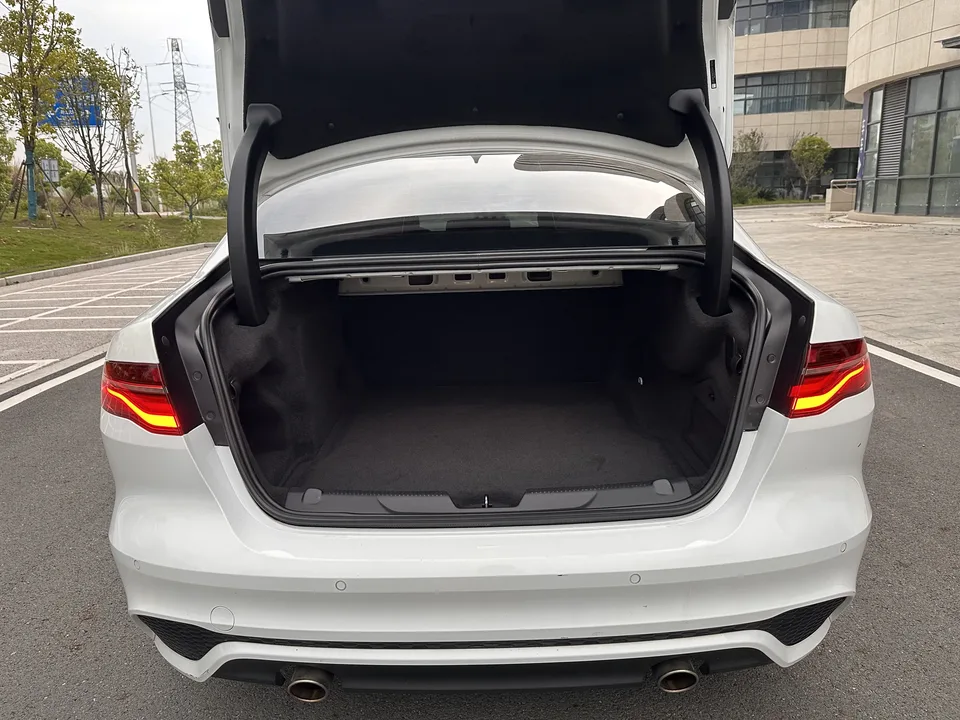 Jaguar XEL XEL 2022 2.0T 250PS R-DYNAMIC S aggressive sports version 2022 — миниатюра 4