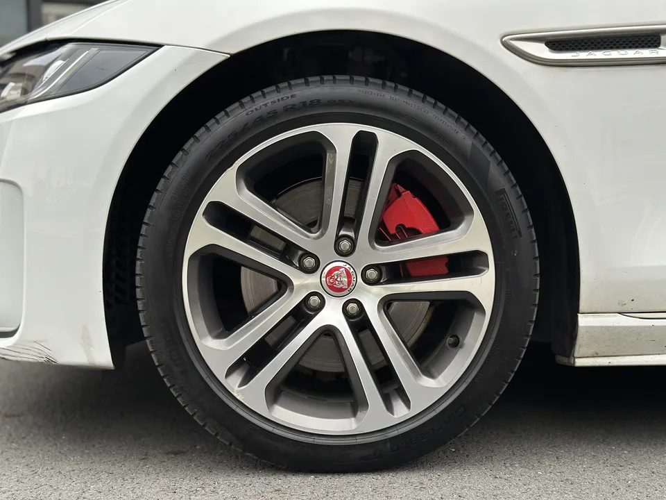 Jaguar XEL XEL 2022 2.0T 250PS R-DYNAMIC S aggressive sports version 2022 — миниатюра 5