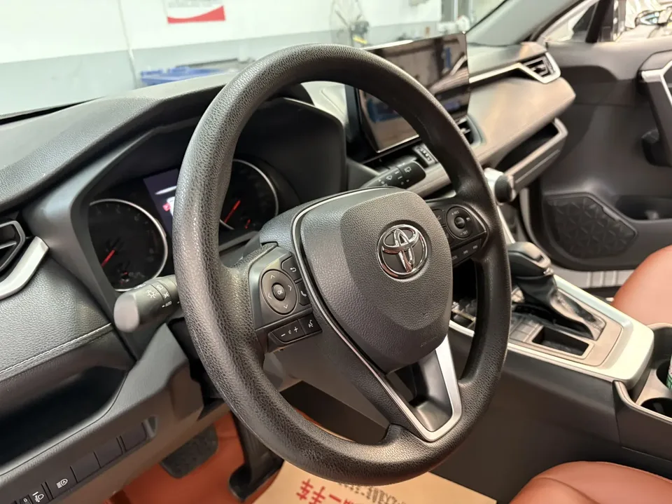 Toyota Willanda 2.0L 2WD Leading Edition 2025 — миниатюра 3