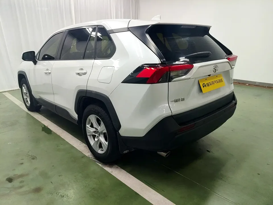 Toyota RAV4 2.0L CVT 2WD Urban Edition 2024 — миниатюра 2