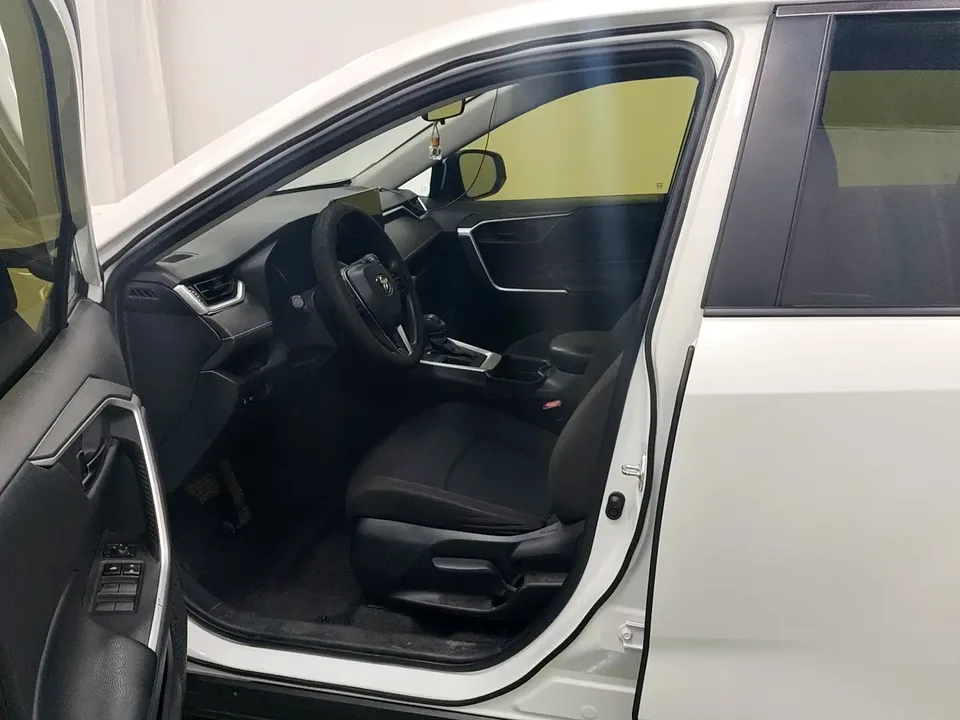 Toyota RAV4 2.0L CVT 2WD Urban Edition 2024 — миниатюра 5