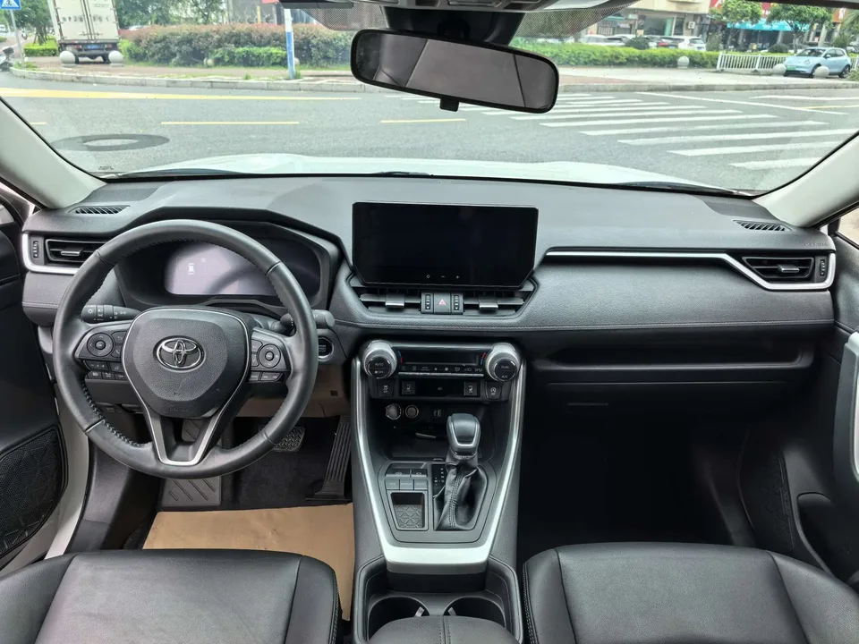 Toyota RAV4 2.0L CVT 2WD Fashion PLUS Edition 2024 — миниатюра 2