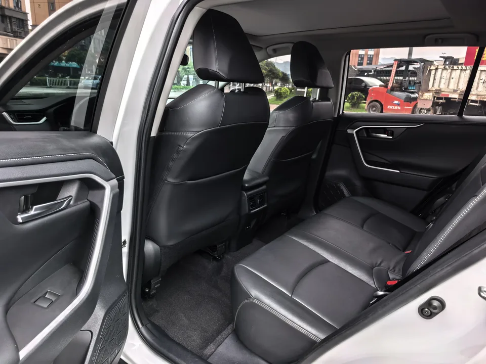 Toyota RAV4 2.0L CVT 2WD Fashion PLUS Edition 2024 — миниатюра 3