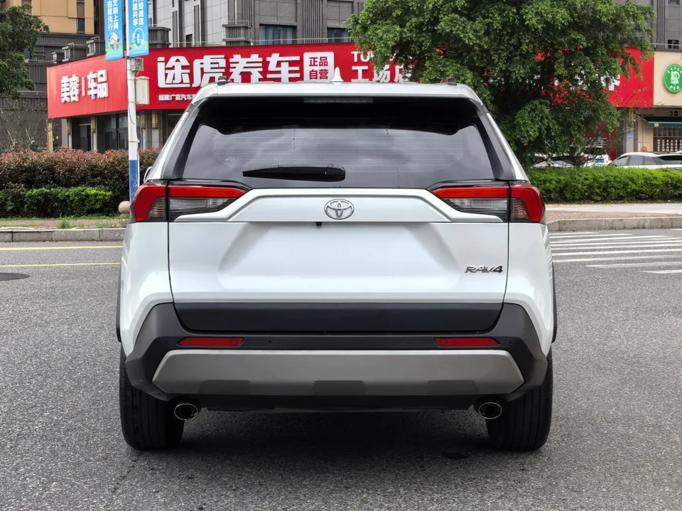 Toyota RAV4 2.0L CVT 2WD Fashion PLUS Edition 2024 — миниатюра 4