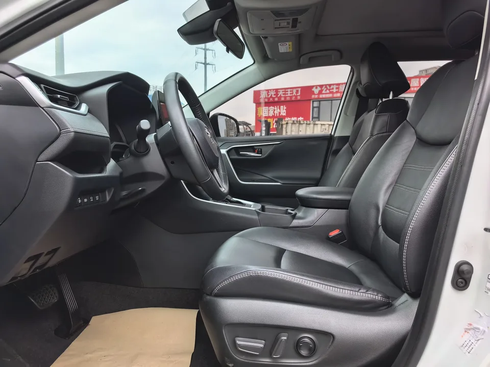 Toyota RAV4 2.0L CVT 2WD Fashion PLUS Edition 2024 — миниатюра 5