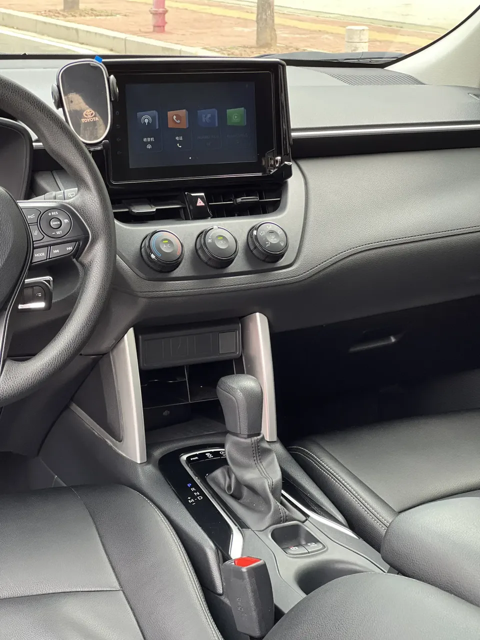 Toyota CorollaCross 2.0L CVT Pioneer Edition 2023 — миниатюра 3