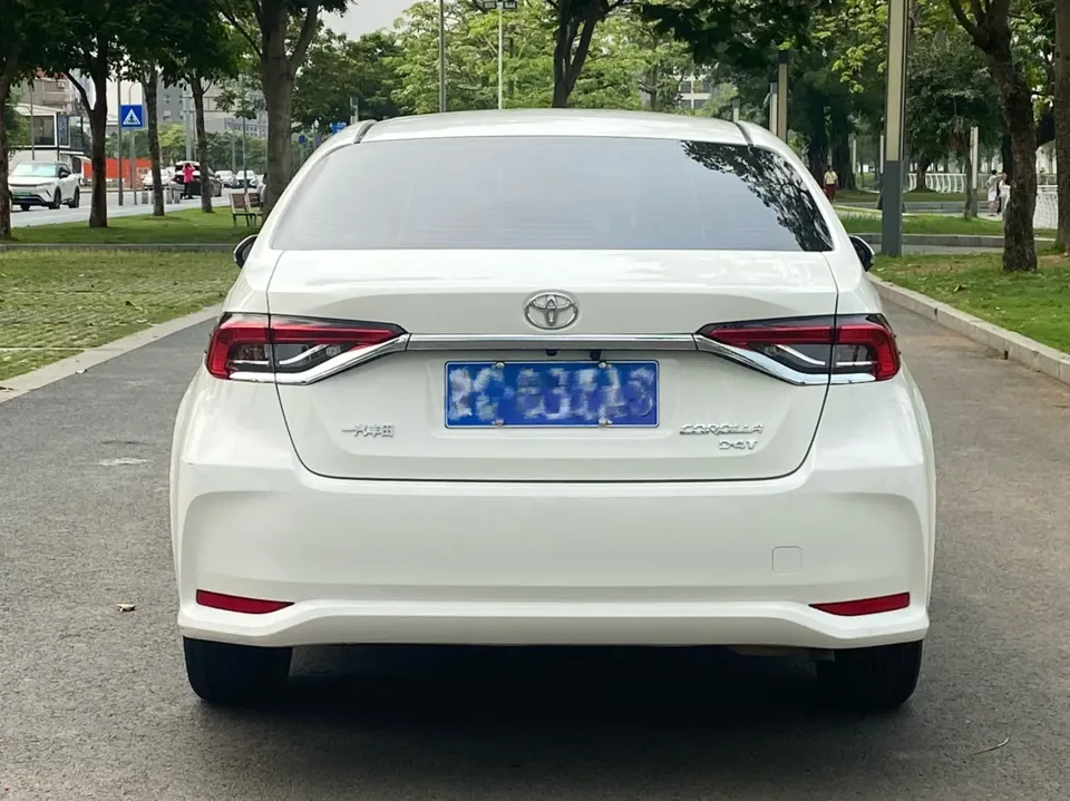 Toyota Corolla 1.2T S-CVT Elite PLUS Edition 2023 — миниатюра 2