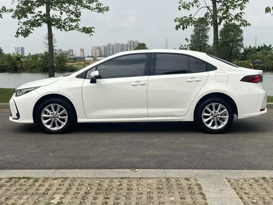 Toyota Corolla 1.2T S-CVT Elite PLUS Edition 2023 — миниатюра 4
