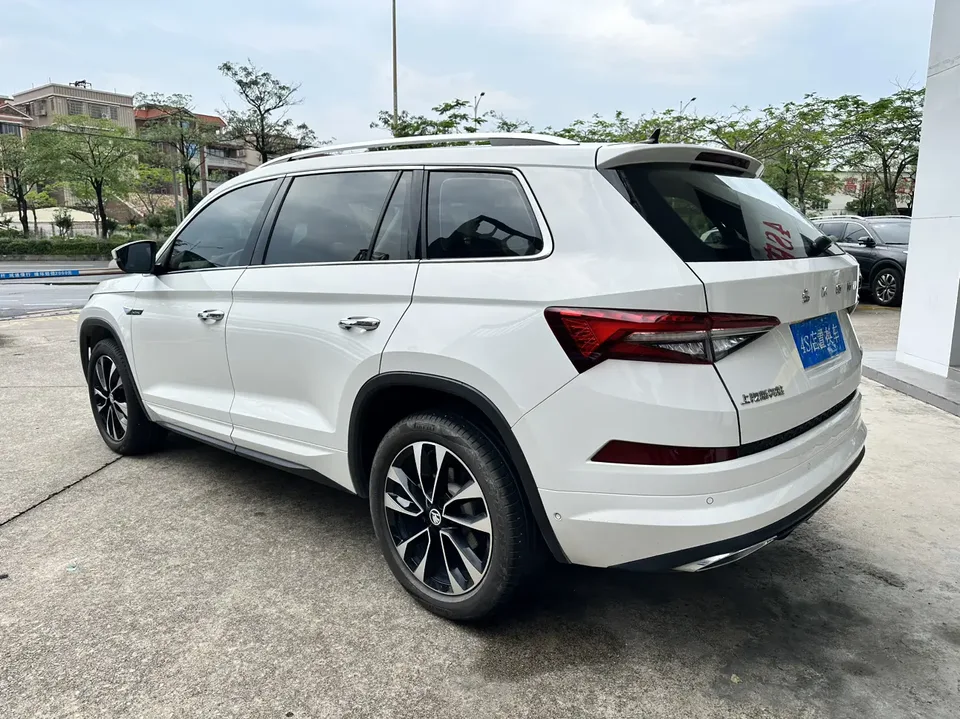 Skoda Kodiaq Kodiak 2023 TSI330 5-seater two-wheel drive luxury version 2024 — миниатюра 2