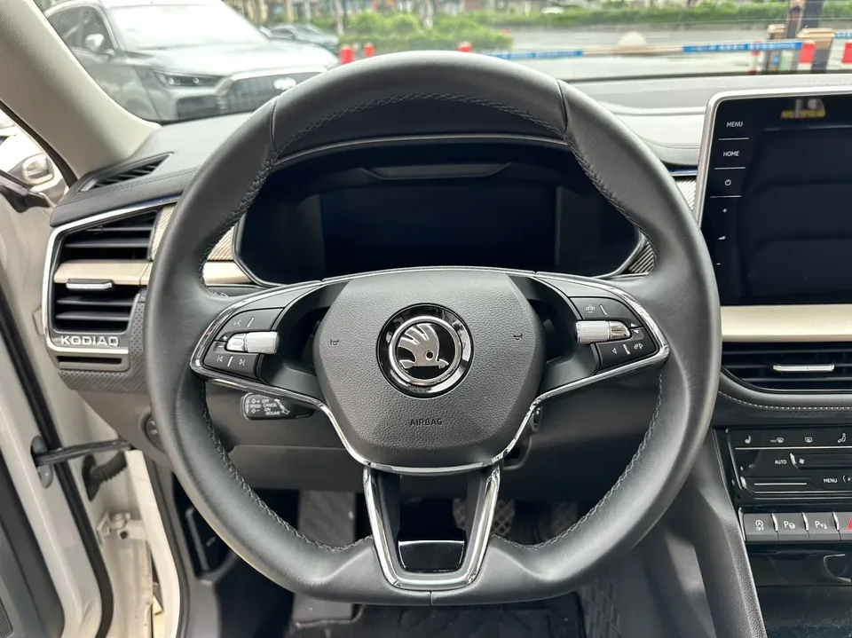 Skoda Kodiaq Kodiak 2023 TSI330 5-seater two-wheel drive luxury version 2024 — миниатюра 5