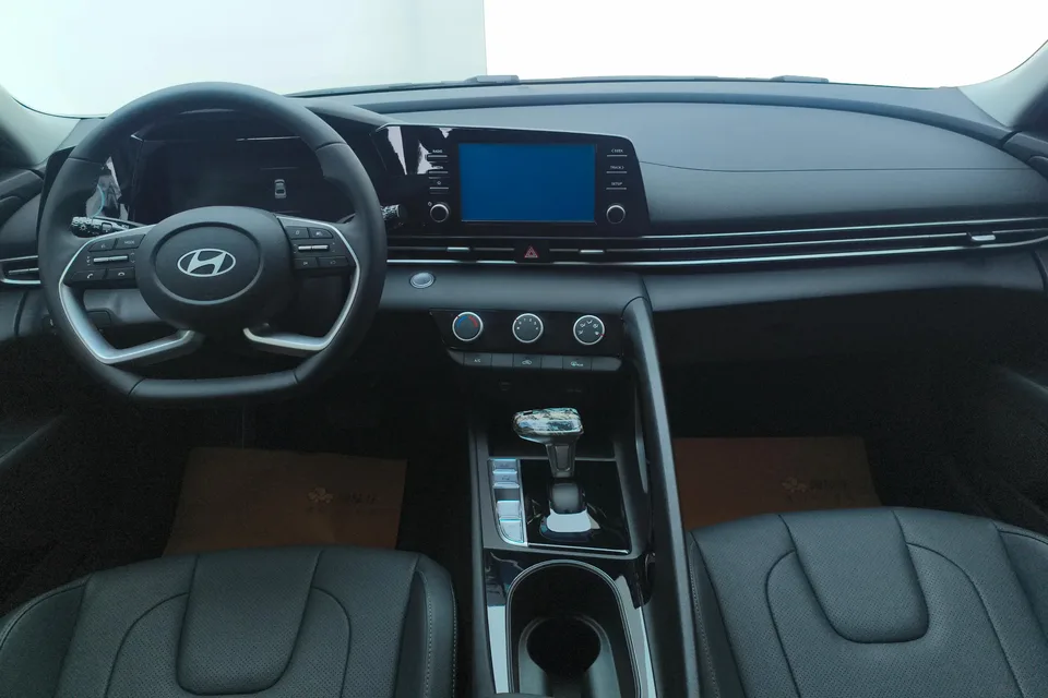 Hyundai Elantra 1.5L CVT GLX Elite Edition 2025 — миниатюра 3