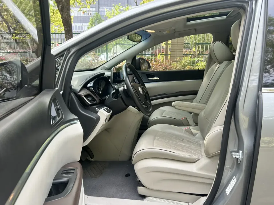 Buick GL8 Buick GL8 2022 Land Business Class 652T Luxury Edition 2023 — миниатюра 3