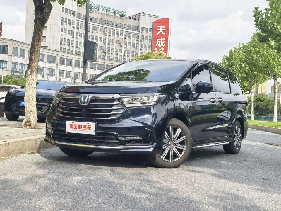 Honda Odyssey Odyssey 2024 2.0L e:HEV Sharp Enjoyable Edition 2025 — photo 1, buy with delivery to Moscow