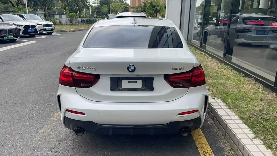 BMW 1 Series BMW 1 Series 2023 125i M Sport Night Edition 2023 — миниатюра 4