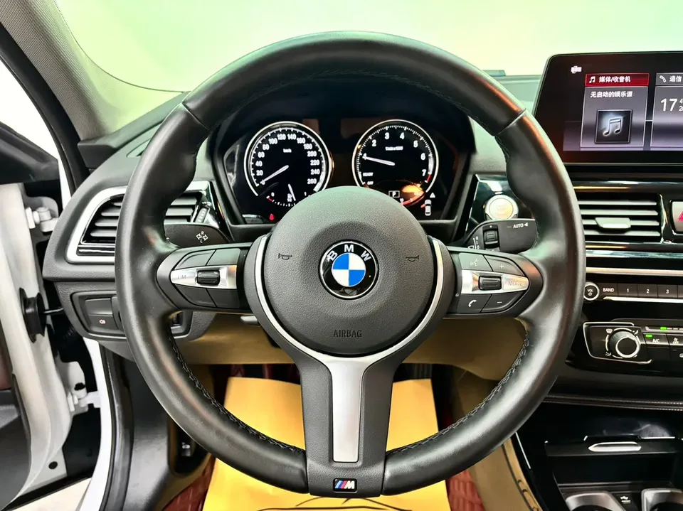 BMW 1 Series BMW 1 Series 2023 120i M Sport Night Edition 2023 — миниатюра 4