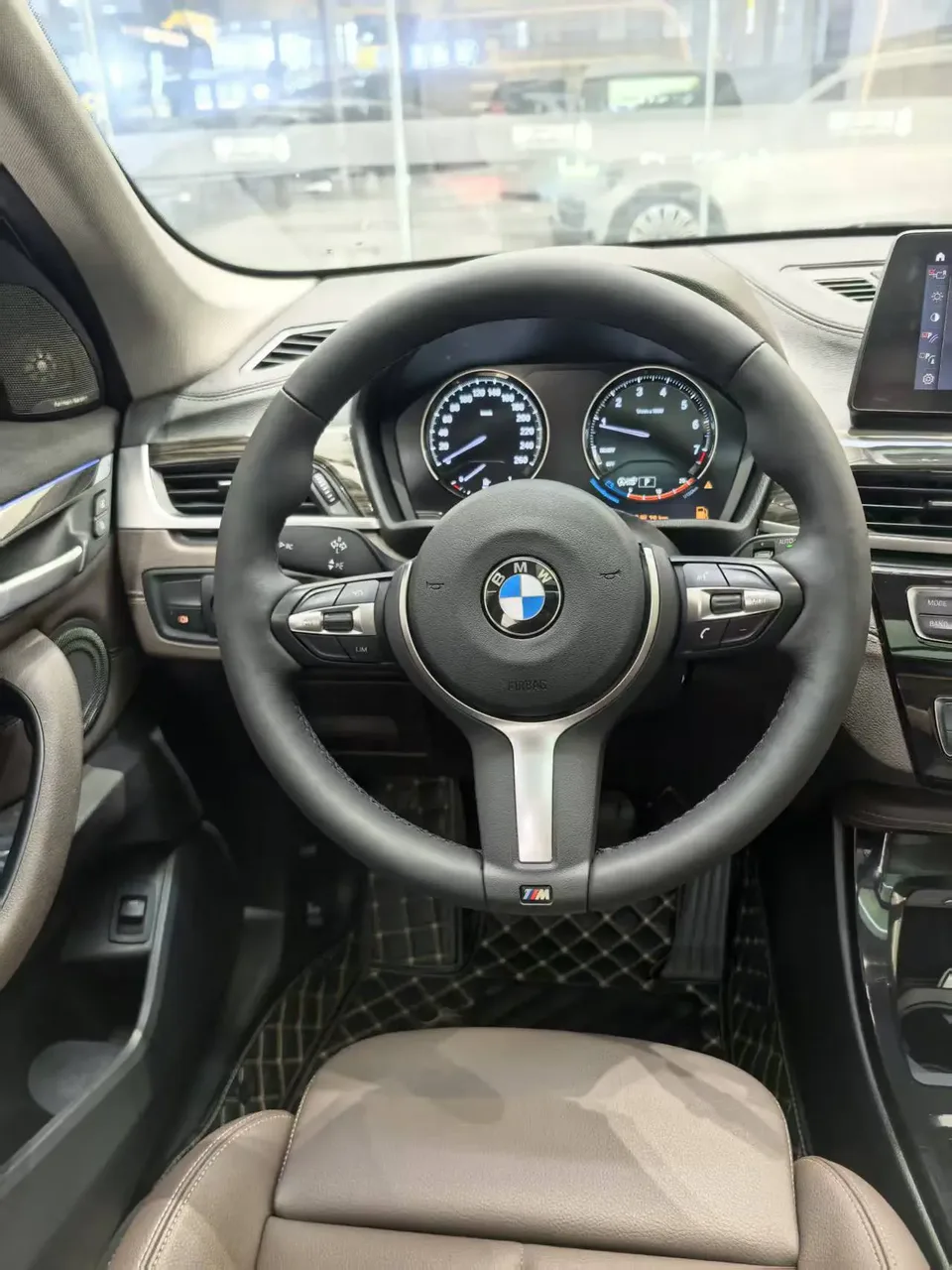 BMW X1 BMW X1 2022 xDrive25Li Exclusive Model 2023 — миниатюра 3