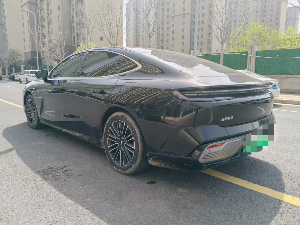 Geely Galaxy Star 8 PHEV 130km EM-i Premium Edition 2025 — миниатюра 4