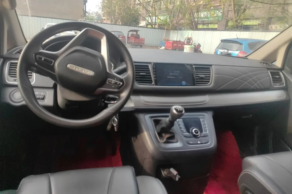 Datong Maxus G10 Maxus G10 2023 2.0T diesel manual multi-function version 7 seats 2024 — миниатюра 2