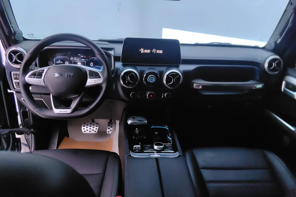 BAIC Beijing Off-road BJ40 2.0T Automatic 4WD City Hunter Glory Edition 2024 — миниатюра 4