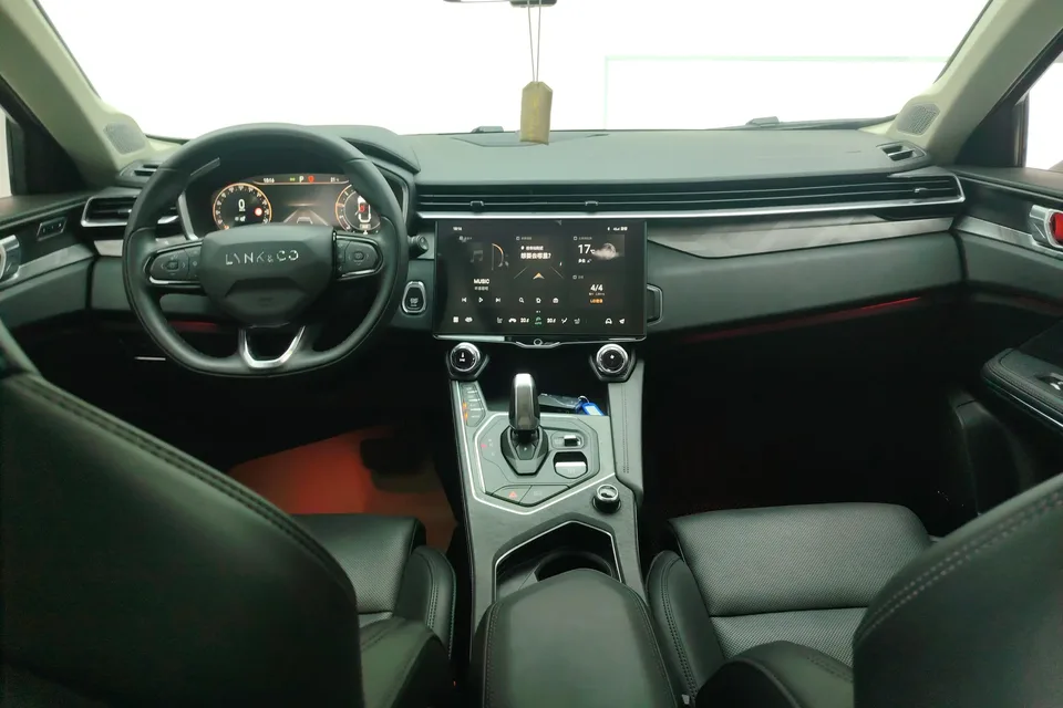 Lynk & Co 01 Lynk & Co 01 2021 2.0TD 2WD Pro 2022 — миниатюра 5