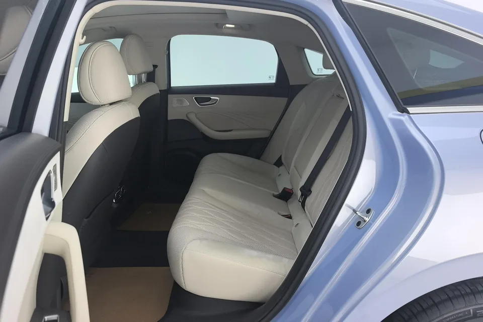 Roewe D7 EV 510 rear drive flagship version 2024 — миниатюра 4