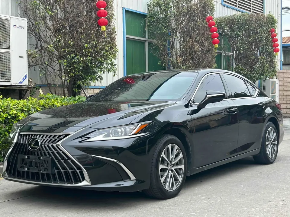 Lexus ES 2023