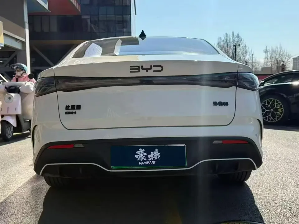 BYD Seal 06DM DM-i 120KM Premium Edition 2024 — миниатюра 2