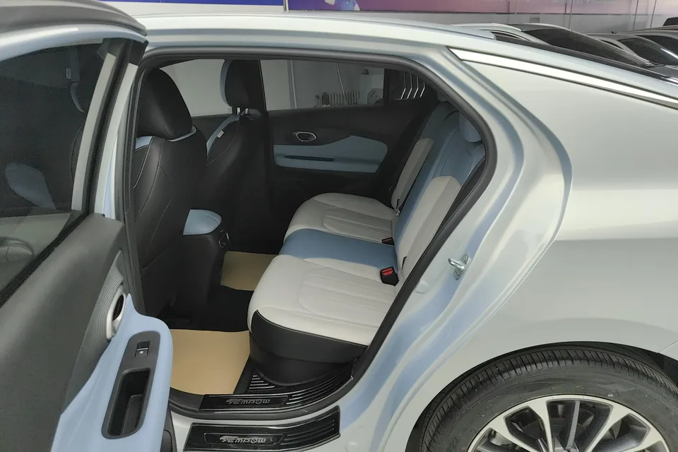 GAC Trumpchi Empow Shadow Leopard 2023 Shadow Leopard 2023 2.0L DHT High Energy Hybrid Edition 2023 — миниатюра 3