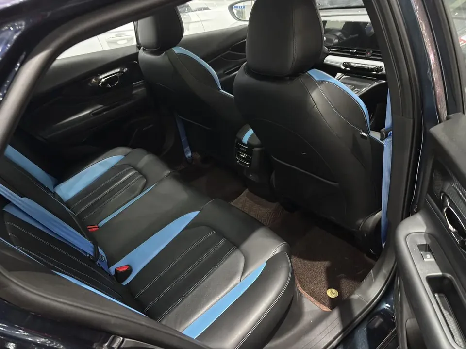 GAC Trumpchi Shadow Leopard 270T DCT J16 Galaxy Fighter Edition 2025 — миниатюра 4