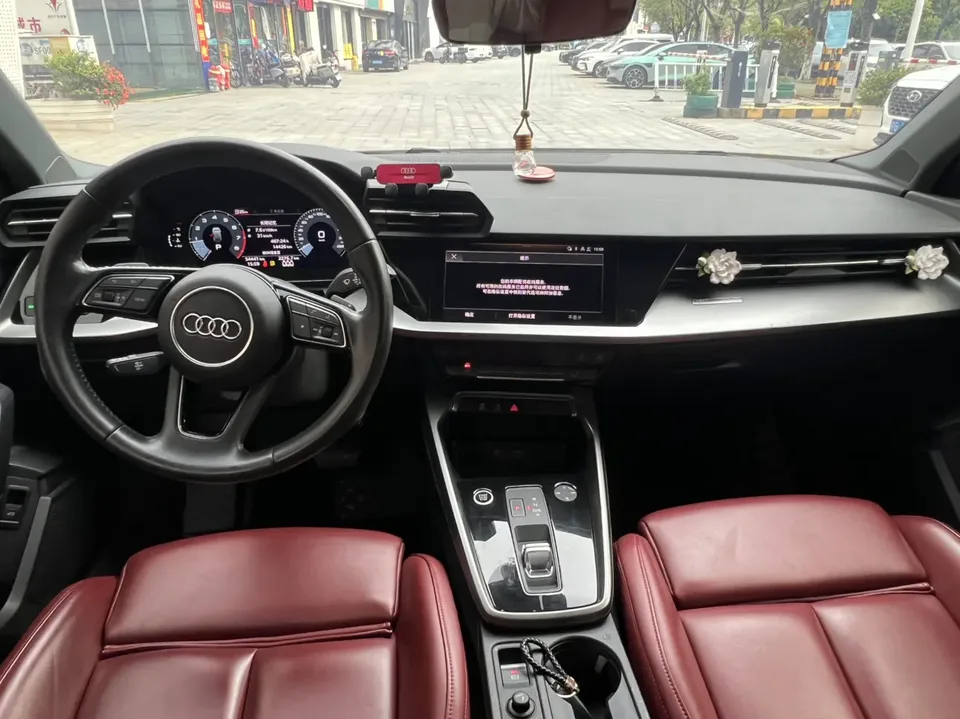 Audi A3 Sportback 35 TFSI Enterprising and Elegant Model 2022 — миниатюра 2