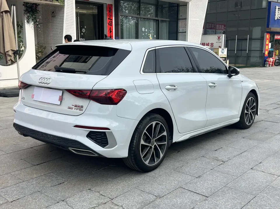 Audi A3 Sportback 35 TFSI Enterprising and Elegant Model 2022 — миниатюра 4