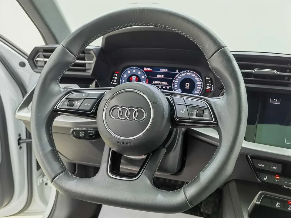 Audi A3 facelift Sportback 35 TFSI stylish and sporty 2023 — миниатюра 4