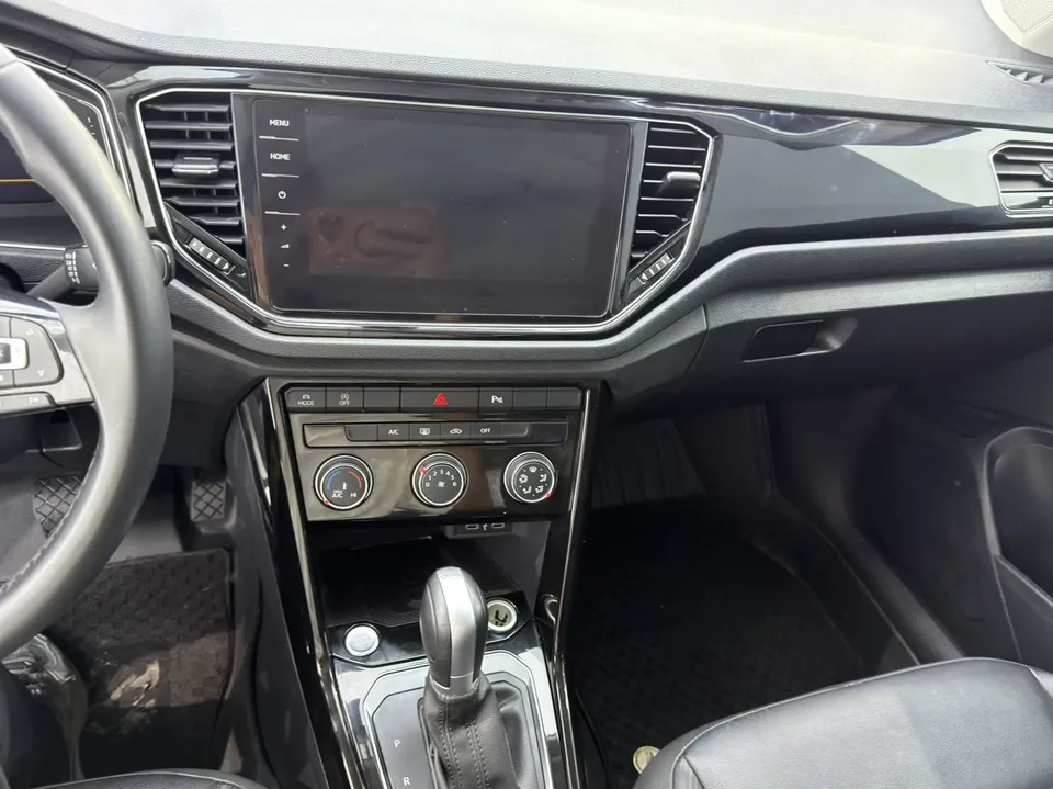 Volkswagen T-Roc 2020 Tange 280TSI DSG two-wheel drive comfort model 2023 — миниатюра 3
