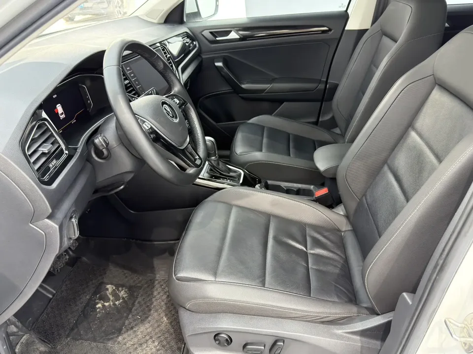 Volkswagen T-Roc 2020 Tange 280TSI DSG two-wheel drive comfort model 2023 — миниатюра 4