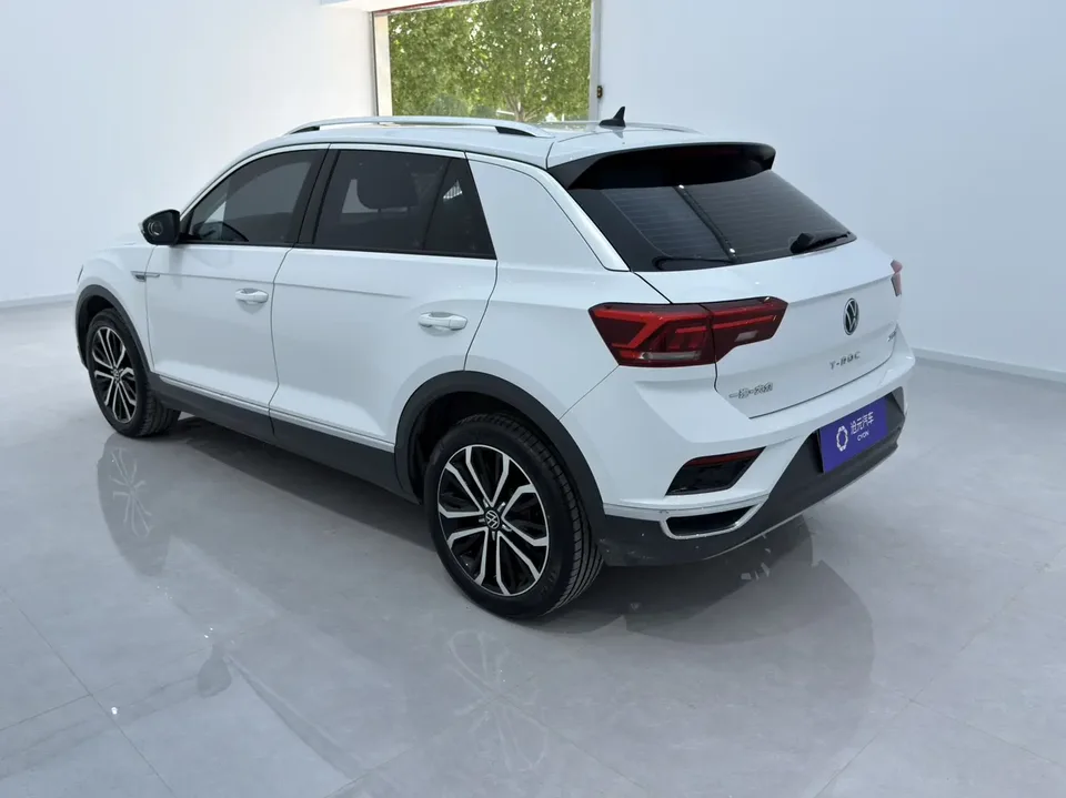 Volkswagen T-Roc 2020 Tange 280TSI DSG two-wheel drive comfort model 2023 — фото 1, купить с доставкой в Москву