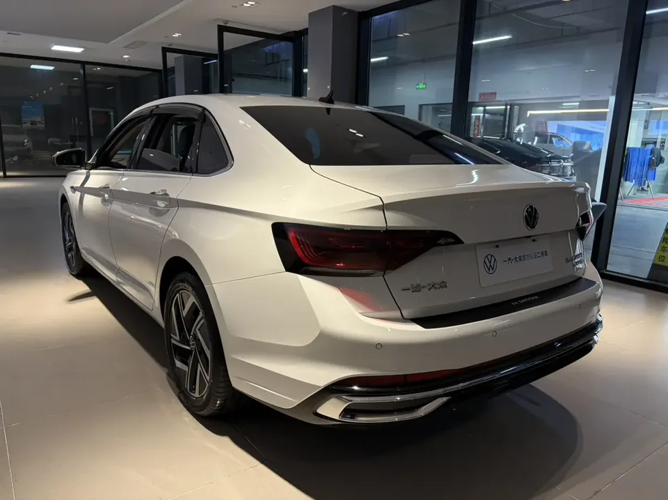 Volkswagen Sagitar 2023 Sagitar 300TSI DSG Beyond Edition 2023 — миниатюра 4