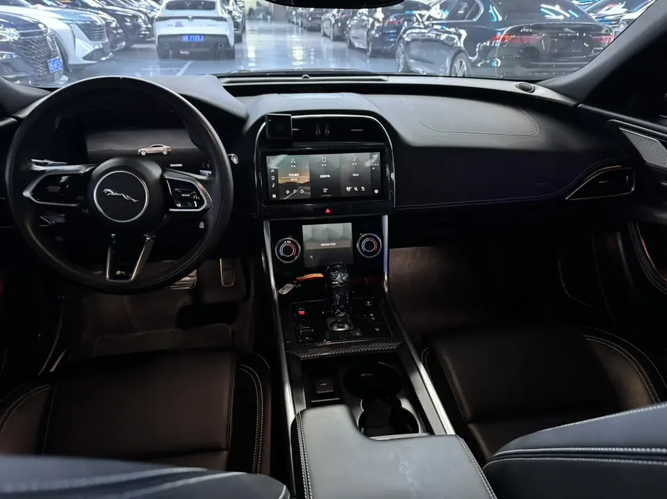 Jaguar XEL Jaguar XEL 2023 2.0T 250PS R-DYNAMIC S Progressive Sports Edition 2023 — миниатюра 4