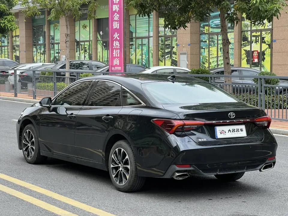 Toyota Avalon 2.0L Enterprising Edition 2023 — миниатюра 4