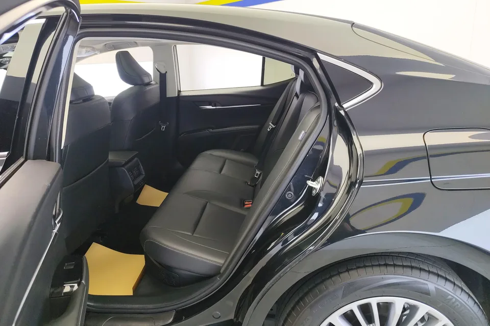 Toyota Camry Hybrid 2.0HE Elite Edition 2025 — миниатюра 4