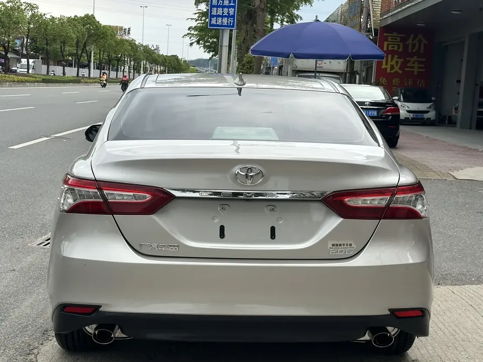 Toyota Camry 2.0G Deluxe Edition 2022 — миниатюра 2