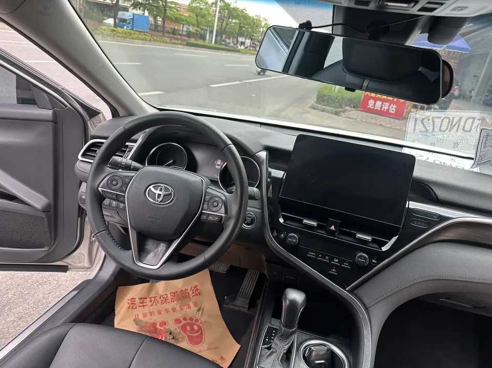 Toyota Camry 2.0G Deluxe Edition 2022 — миниатюра 3