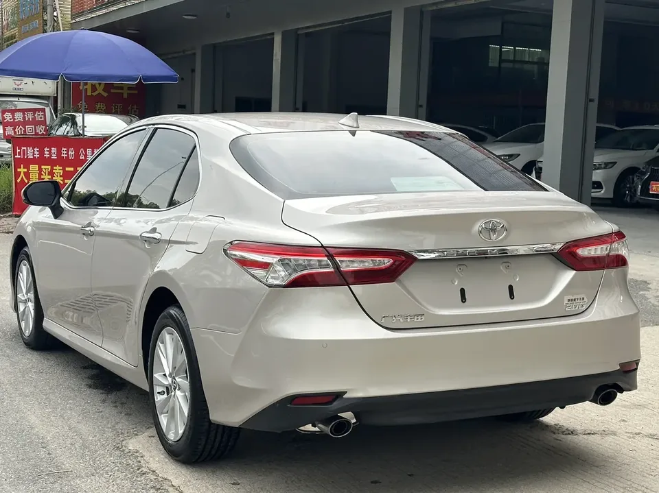 Toyota Camry 2.0G Deluxe Edition 2022 — миниатюра 4
