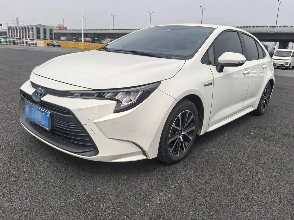 Toyota Levin Levin Hybrid 1.8L Leading Edition 2024 — фото 1, купить с доставкой в Москву
