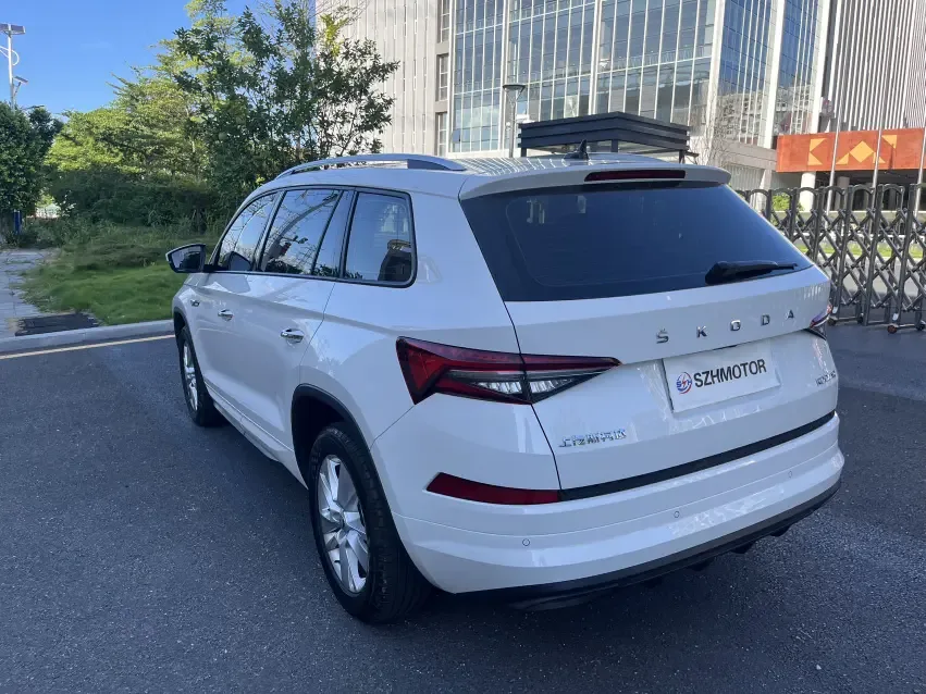 Skoda Kodiaq Kodiak 2024 TSI330 5-seater two-wheel drive powerful version 2024 — миниатюра 4