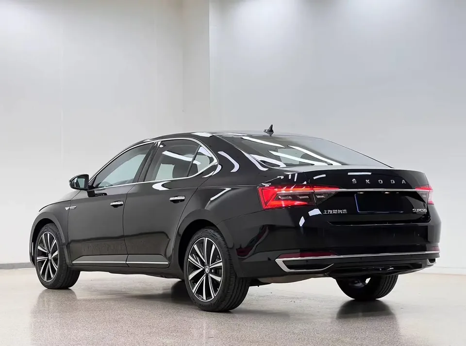 Skoda Speedy Superb 2025 TSI280 DSG Premium Edition 2025 — миниатюра 2