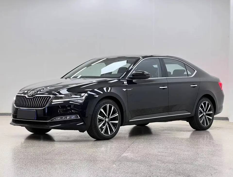 Skoda Speedy Superb 2025 TSI280 DSG Premium Edition 2025 — фото 1, купить с доставкой в Москву