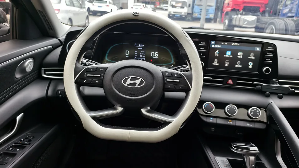 Hyundai Elantra 1.5L CVT GLX Elite Edition 2023 — миниатюра 4